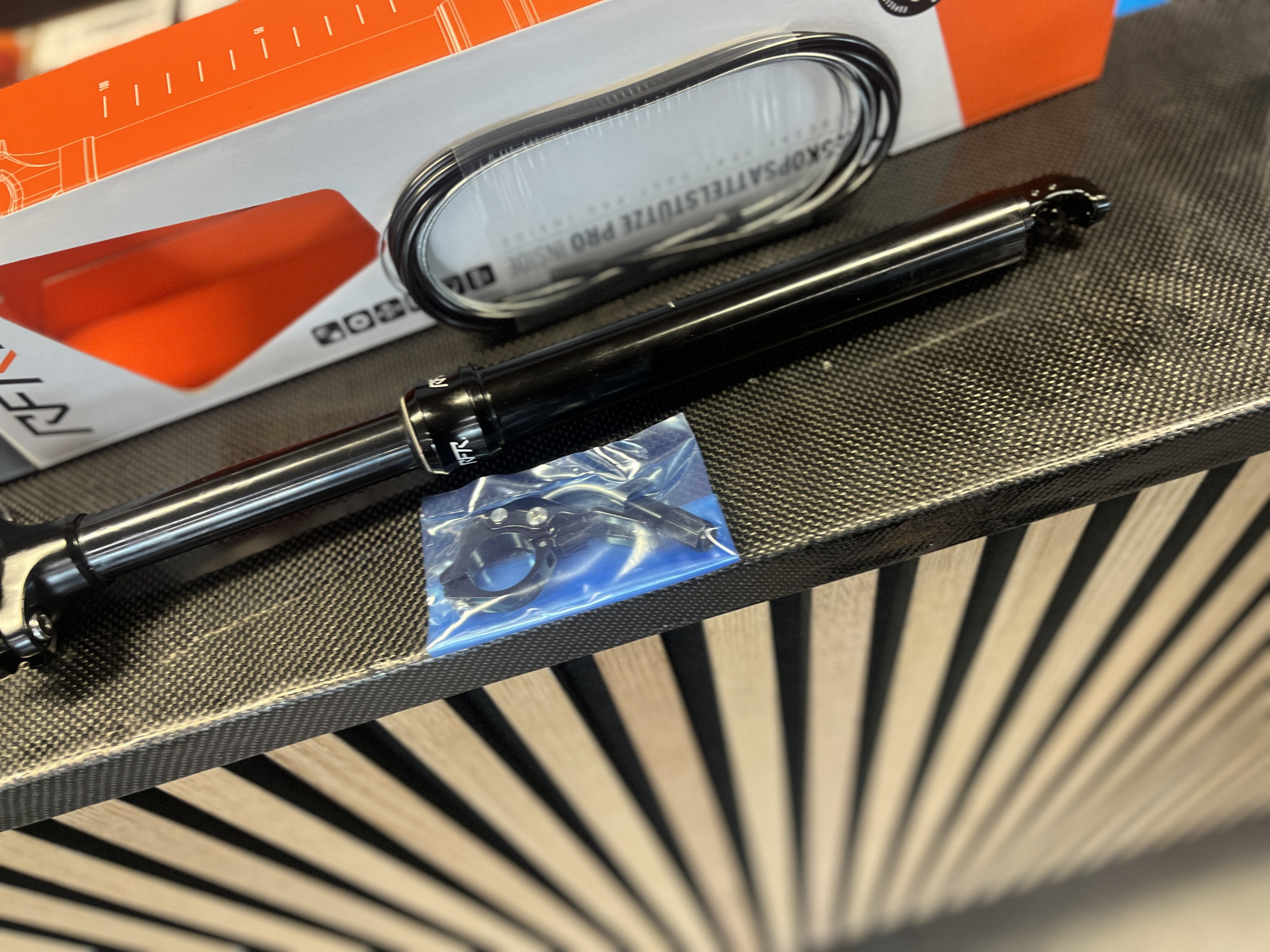 Vse, kar potrebujete za nadgradnjo: kakovostna potopna opora RFR, ki zagotavlja gladko delovanje v vseh pogojih.